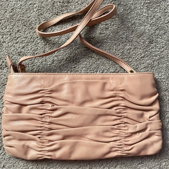 Medium Michael Kors clutch. - Picture 2 of 3